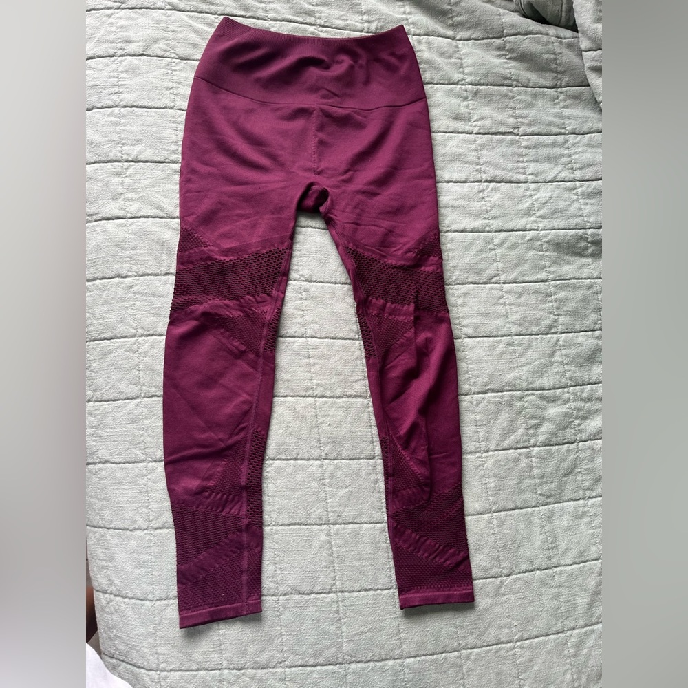 Fabletics seamless ribbed leggings size XS, maroon